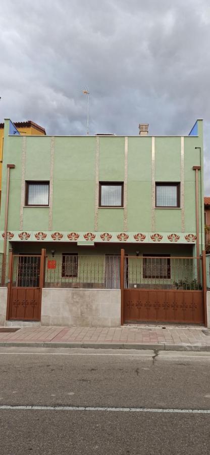 Apartamentos Turisticos Las 3 Golondrinas Peñafiel エクステリア 写真